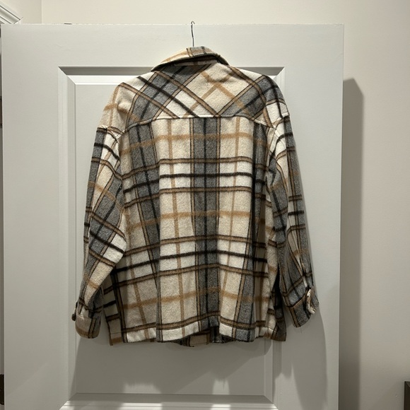 Grey/beige plaid Zara shacket - Picture 3 of 4